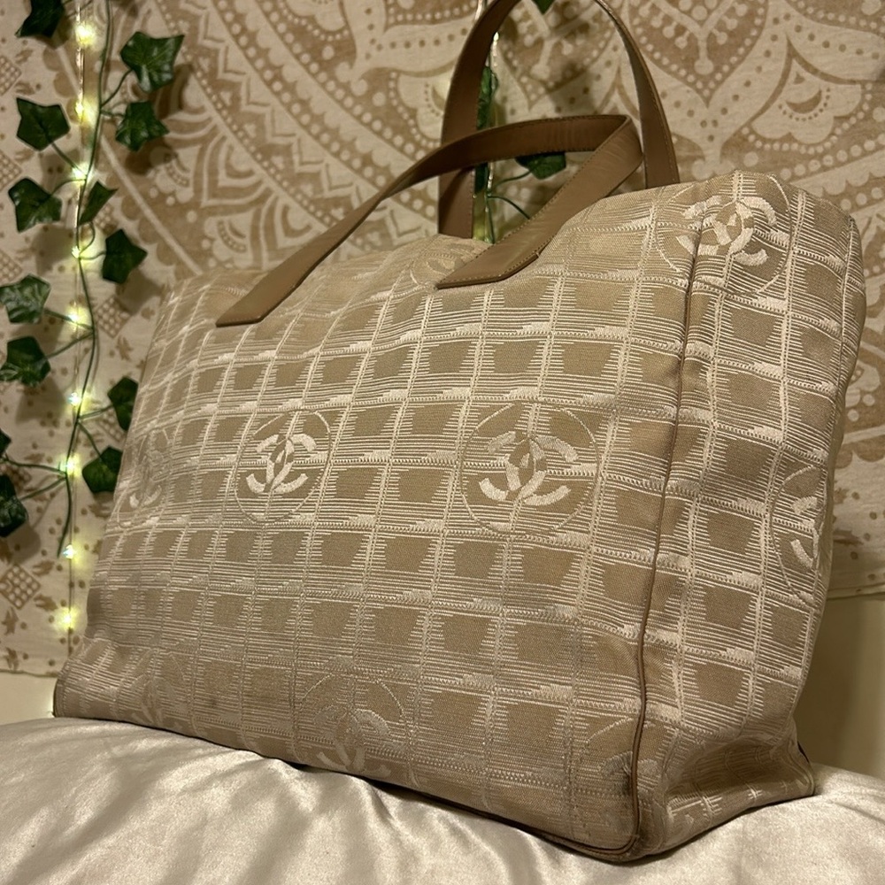 Authentic Chanel Interlocking Cc Logo Beige Trave… - image 4